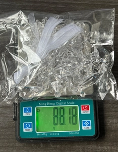 Mesure du poids des décorations de Noël en acrylique transparent en forme de flocon