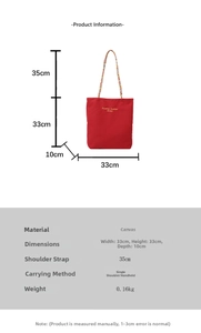 Detalle del bolso tote de lona roja con medidas 33x33x10cm y asa de hombro tejida