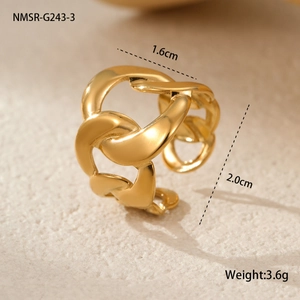 Detailed view of 18k gold chain link ring with size dimensions and weight specs