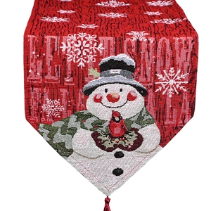 Detail eines roten Weihnachts-Tischläufers mit Schneemann-Muster und roter Quaste