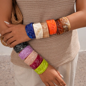 Retro geometric resin bangles with colorful marble texture for women accessories