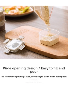 Vue détaillée du récipient de cuisine transparent avec large ouverture pour remplissage