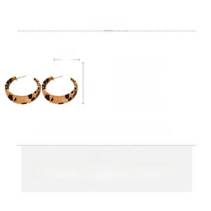 Detailed spec sheet for leopard print C-shape fabric hoop earrings with dimensions and weight