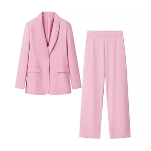 Completo rosa da donna due pezzi con blazer monopetto e pantaloni dritti a vita alta coordinati