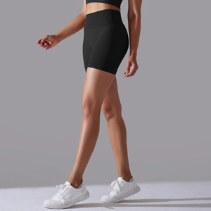 Détail du short de yoga sans couture à taille haute avec ceinture côtelée gainante