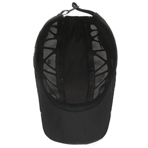 Casquette de sport pour hommes avec maille respirante et détails réfléchissants noirs