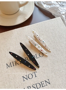 Détails de barrettes à cheveux élégantes en acrylique avec strass brillants noir et blanc