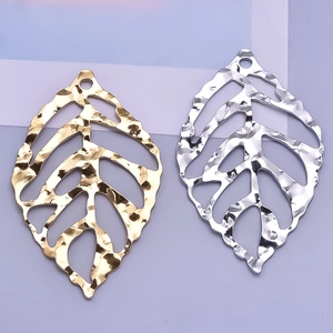 304 stainless steel leaf pendants with hammered texture in gold and silver finish