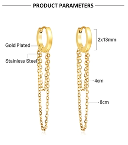Detail of gold-plated stainless steel hoop earrings with 4cm and 8cm link chains