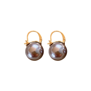 French vintage style round hoop earrings with large dark grey pearls in golden finish
