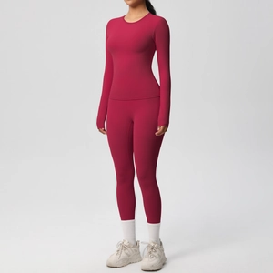 Set da yoga bordeaux da donna con top a maniche lunghe e leggings sportivi aderenti