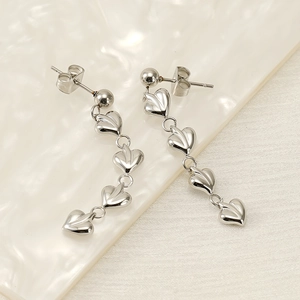 Boucles d'oreilles cœur argentées en acier inoxydable avec cinq pendentifs cœur