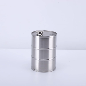 Close-up of 750ml cylindrical stainless steel hip flask with oil drum design details