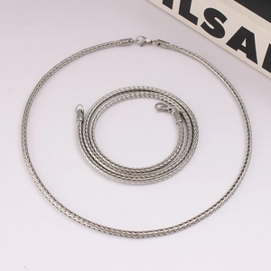 Elegant stainless steel foxtail chain sweater necklace with geometric silver links