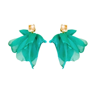 Elegante grüne Stoffblumen-Ohrringe mit quadratischem gelbem Zirkonia auf weißem Grund