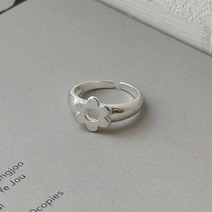 925 Sterling silver flower ring with polished open band and hollow petal design