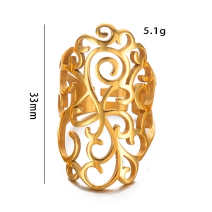 Detail of gold hollow floral ring showing 33mm height and 5.1g weight on white background