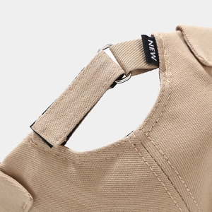 Bonnet docker en coton kaki réglable avec boucle en métal et détail d'étiquette