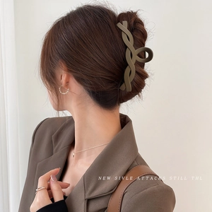 Elegant Matte Hair Claw Clips Large Twisted Cross Resin Shark Clips For Thick Hair Styling Accessories Women