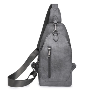 Sac de poitrine minimaliste en cuir PU gris avec bandoulière réglable pour femmes mode