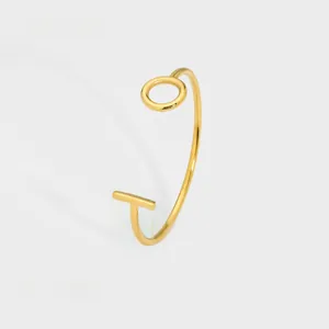 Detail showing gold hollow heart bracelet with 0.3cm thickness and 9.2g weight