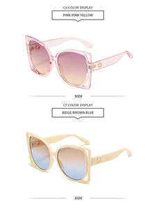 Détail de lunettes de soleil œil-de-chat rose et beige avec ornements en métal doré creux