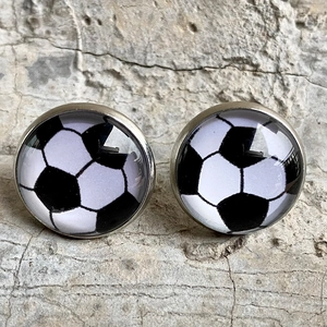 Boucles d'oreilles cabochon en verre motif football avec base en métal argenté