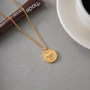 Detail of 18K gold plated stainless steel O-chain necklace with a round bee coin pendant