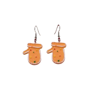 Mignonnes boucles d'oreilles moufles en résine pain d'épices avec points colorés