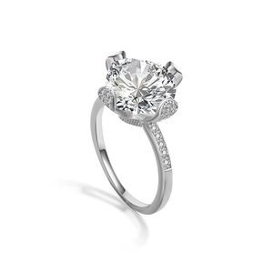 Luxurious S925 sterling silver butterfly ring with round-cut sparkling diamond stone