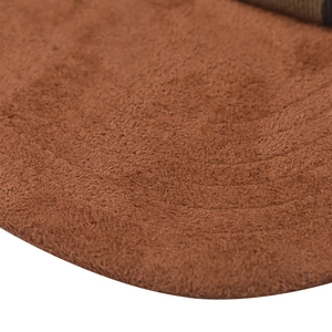 Détail en gros plan du tissu en coton marron et des coutures d'une casquette de baseball