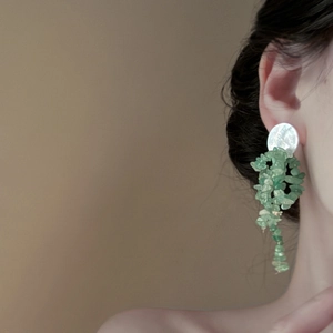 Boucles d'oreilles en argent avec pampilles en pierre naturelle verte style de vacances