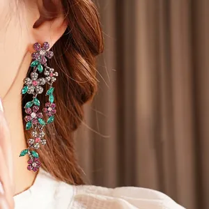 Boucles d'oreilles vintage fleurs à pompons avec cristaux roses et verts argentés