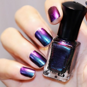 Macro detail of Chameleon nail lacquer with blue-purple shift finish on nails