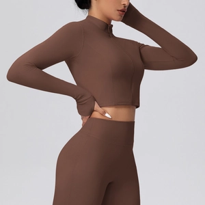 Kurze Yoga-Jacke mit Reißverschluss und Leggings in Kakaobraun für Fitness