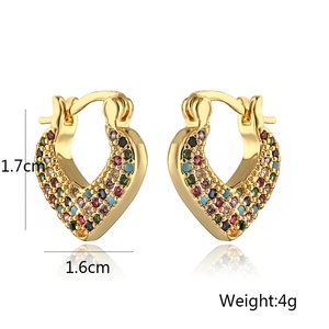 Macro detail of rainbow zircon heart earrings with 1.7cm height and 1.6cm width