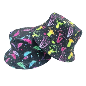 Cappello da pescatore Halloween reversibile con pipistrelli neon e funghi per protezione solare