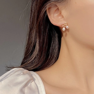 Boucles d'oreilles nœud doré avec perles d'eau douce naturelles en forme de cerise