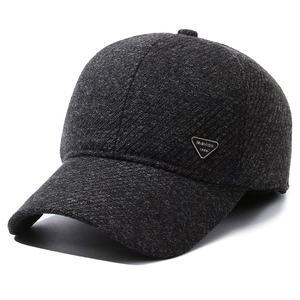 Dunkelgraue Herren-Winter-Basecap mit Ohrenklappen und warmem Fleecefutter für draußen