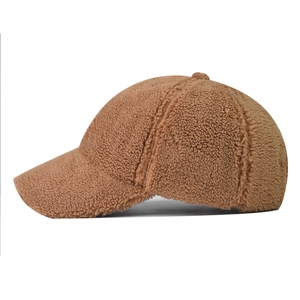Berretto da baseball marrone in pile teddy con trama sherpa e visiera curva laterale