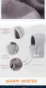 Détail du bonnet en maille gris d'hiver avec doublure polaire et cordons réglables