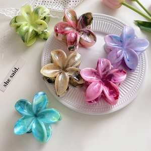 6er-Set bunte Haarklammern in Blumenform mit Marmoreffekt und glänzendem Finish