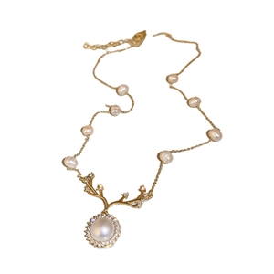 French retro gold antler necklace featuring elegant pearls and sparkling zircon stones
