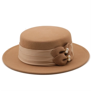 Chapeau canotier vintage en feutre de laine marron avec ruban et perles élégantes