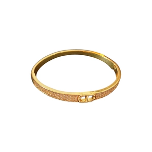 Elegant gold-plated bangle with sparkling crystals and a central D-letter logo emblem