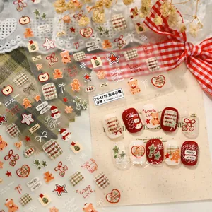Détails des autocollants de Noël pour ongles avec ours 3D et motifs à carreaux