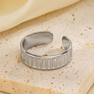 Anello regolabile minimalista in acciaio inossidabile con scanalature verticali argento