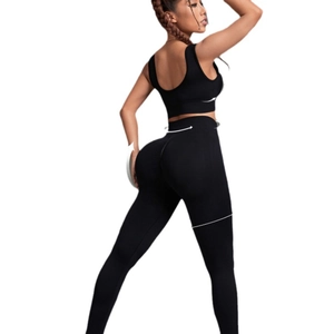 Ensemble de yoga sans couture noir pour femme avec legging gainant et brassière