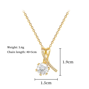 Vue détaillée du collier coeur avec dimensions 1,9 cm de hauteur et 1,5 cm de largeur