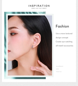 Détail de clous d'oreilles pastèque en argent s925 avec des zircons multicolores